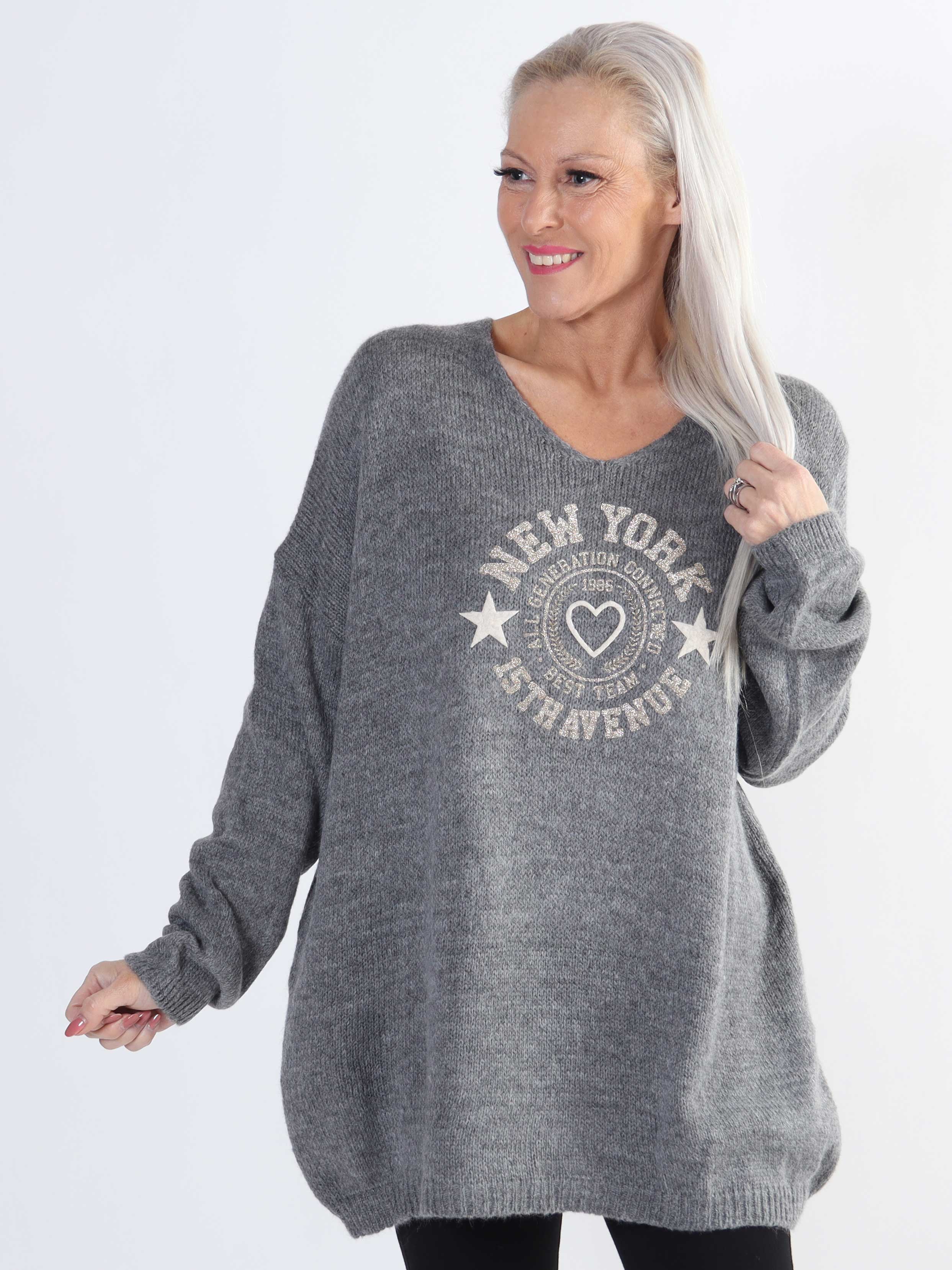 Achilla - Stickad blus med guldtryck framtill i stora storlekar - Black